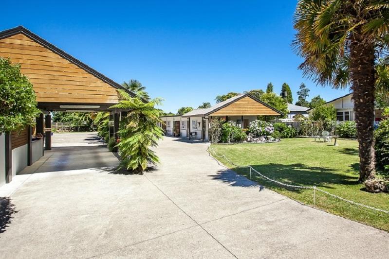 Amber Court Motel Уакатане Екстериор снимка