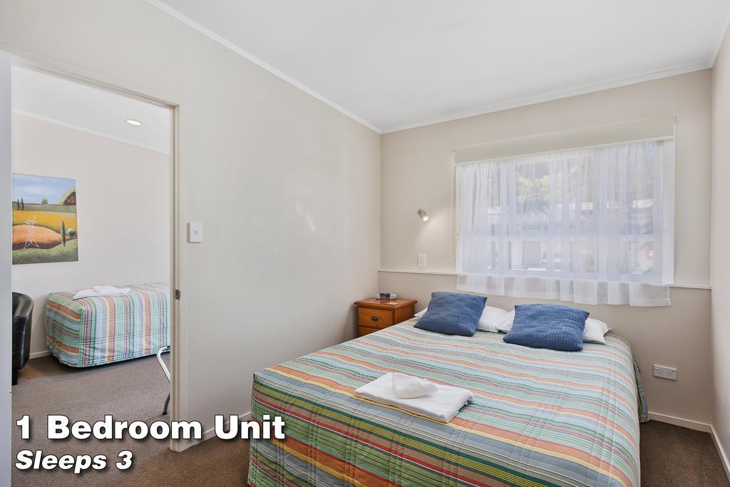 Amber Court Motel Уакатане Екстериор снимка