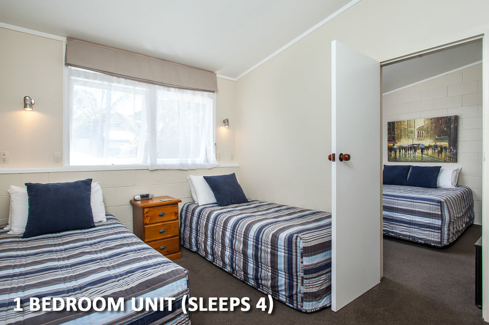 Amber Court Motel Уакатане Екстериор снимка