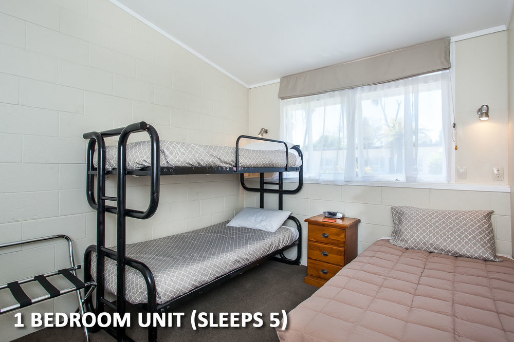 Amber Court Motel Уакатане Екстериор снимка