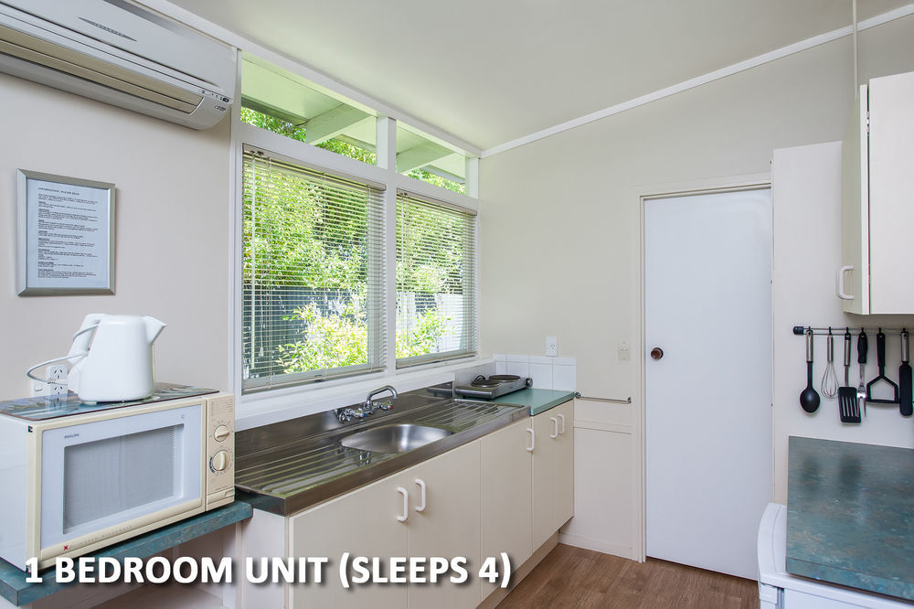 Amber Court Motel Уакатане Екстериор снимка